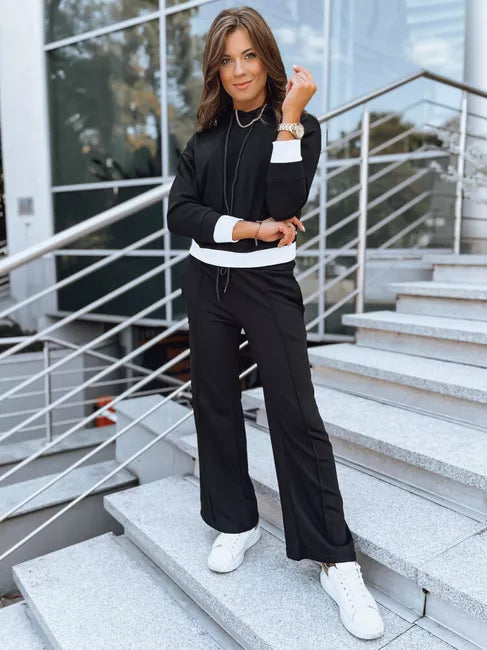 Moteriškas juodas sportinis kostiumas Newport