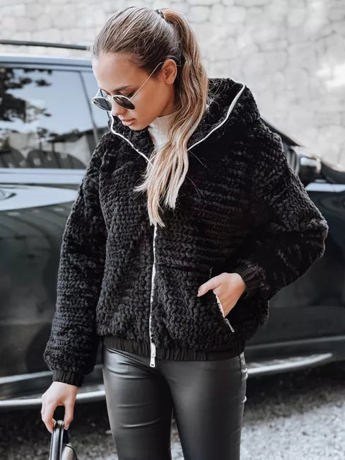 Moteriškas juodas kailinis švarkas su gobtuvu Jules