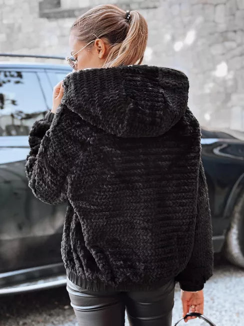 Moteriškas juodas kailinis švarkas su gobtuvu Jules