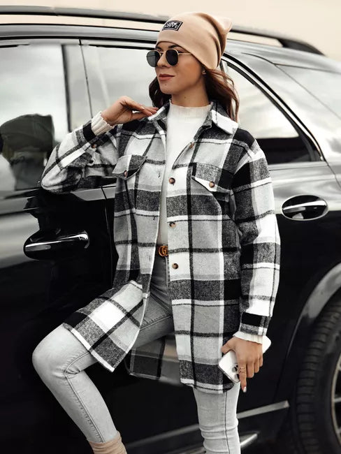 Moteriškas juodas marškinių stiliaus švarkas Plaidify