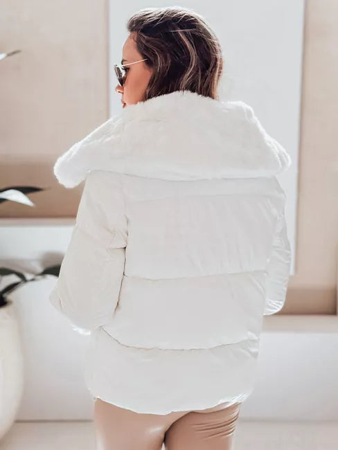 Moteriška balta trumpa striukė su kailiu Flora