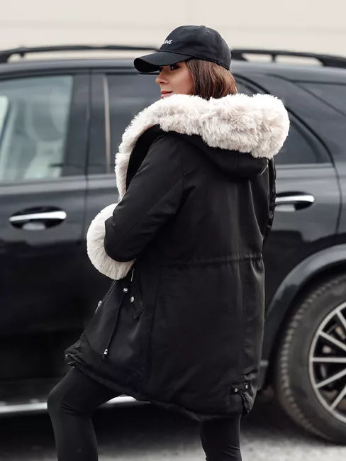 Moteriška juoda su rusvu kailiuku striukė Gibon