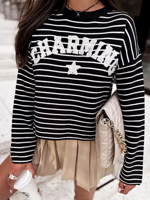 Moteriškas dryžuotas juodas megztinis Charming