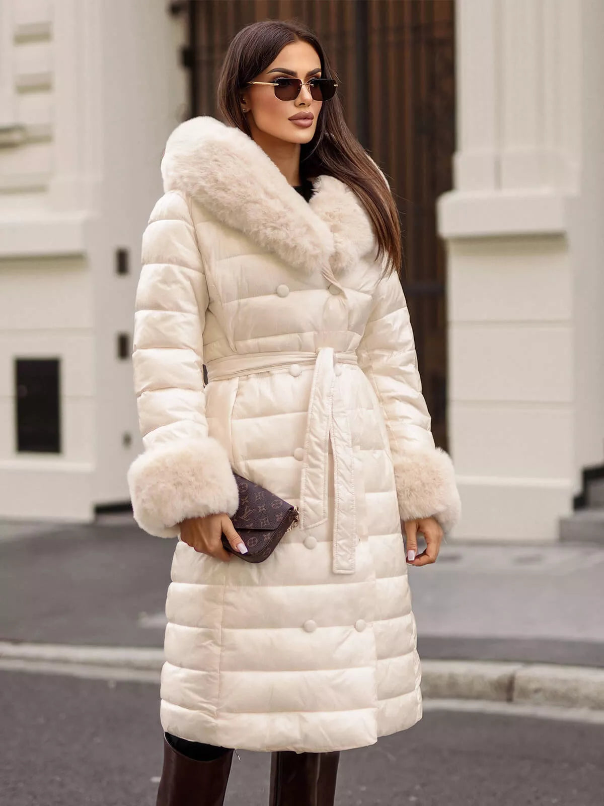 Moteriškas baltos spalvos paltas Karum