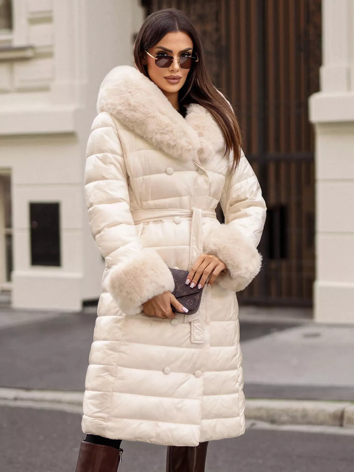 Moteriškas baltos spalvos paltas Karum