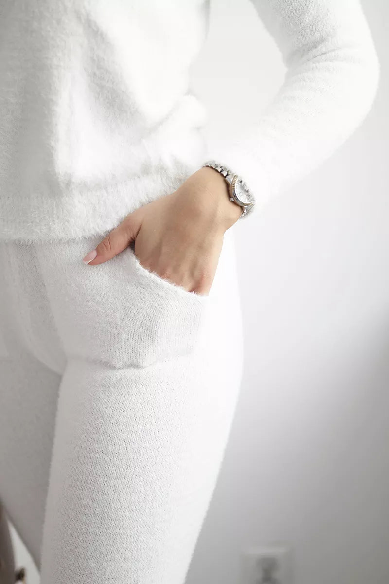 Moteriškas baltos spalvos komplektas Minky