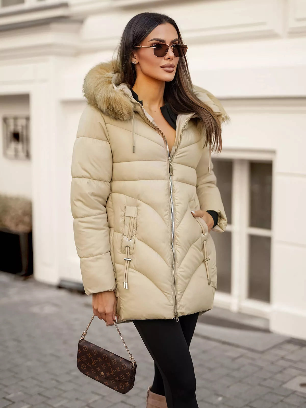 Rusvos spalvos žieminė moteriška striukė Emelin