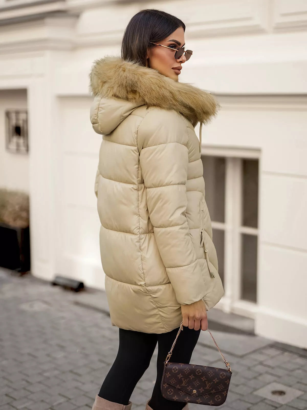 Rusvos spalvos žieminė moteriška striukė Emelin