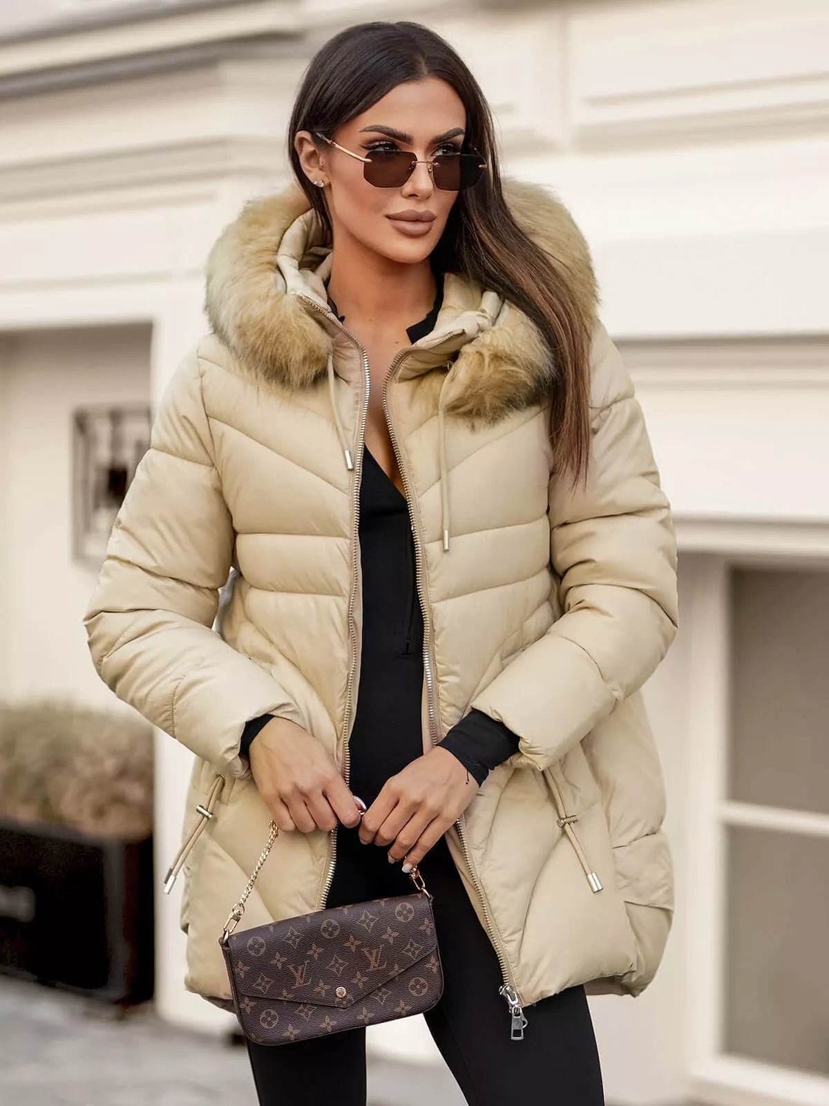 Rusvos spalvos žieminė moteriška striukė Emelin