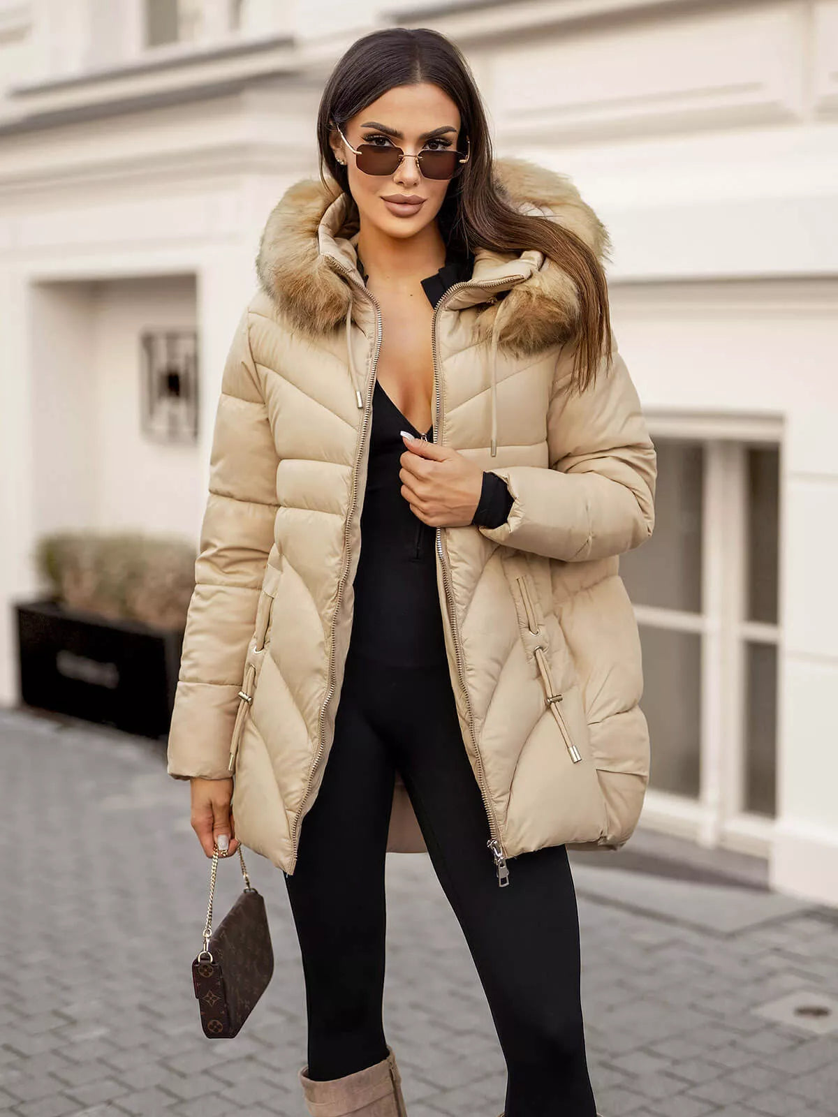 Rusvos spalvos žieminė moteriška striukė Emelin