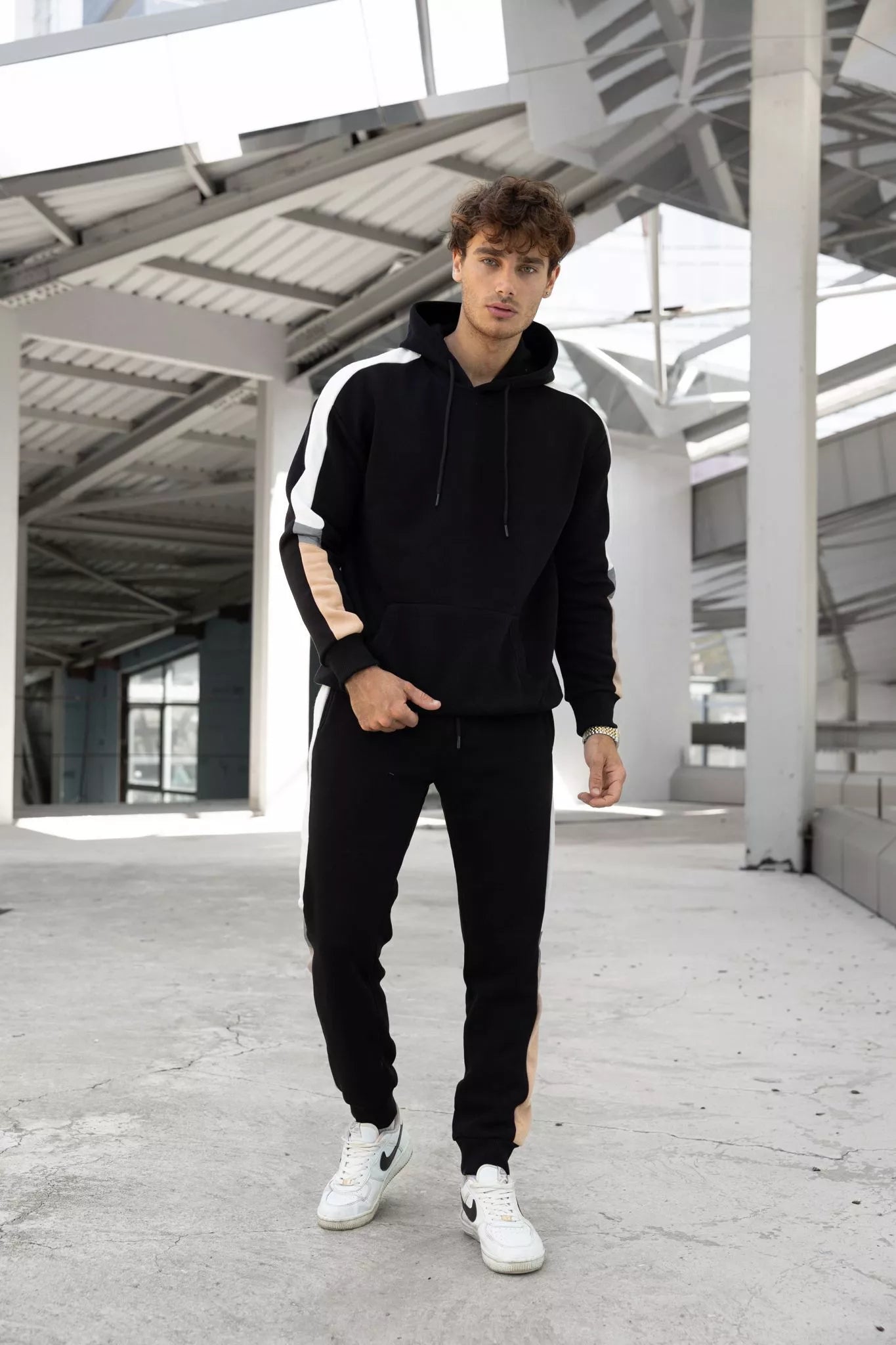 Juodas vyriškas komplektas su balta juostele Core