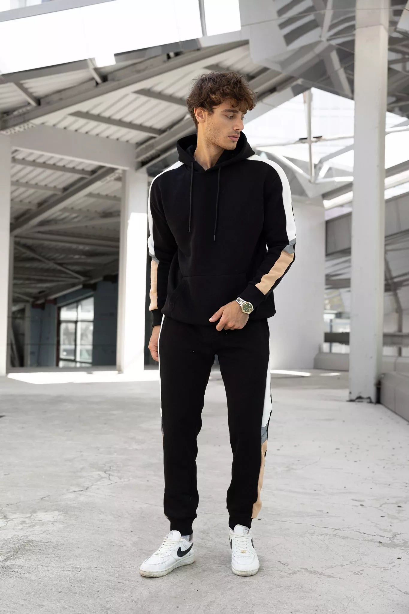 Juodas vyriškas komplektas su balta juostele Core