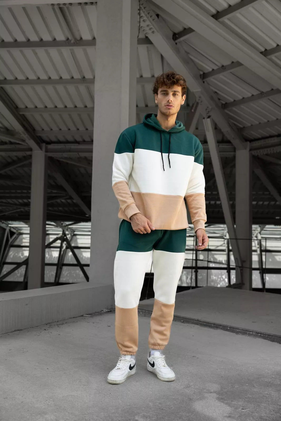 Trijų spalvų vyriškas žalias sportinis kostiumas One