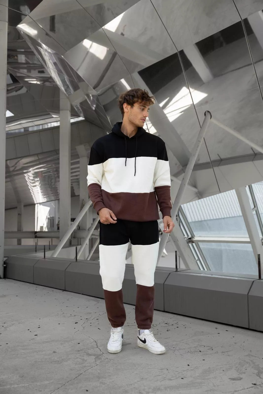 Trijų spalvų vyriškas juodas sportinis kostiumas One