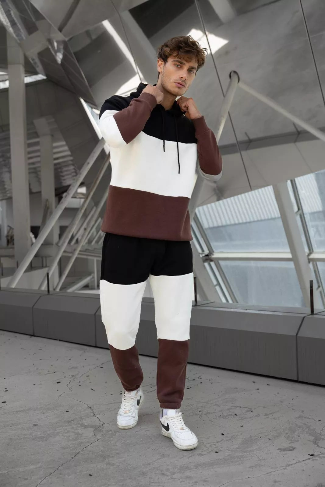 Trijų spalvų vyriškas juodas sportinis kostiumas One