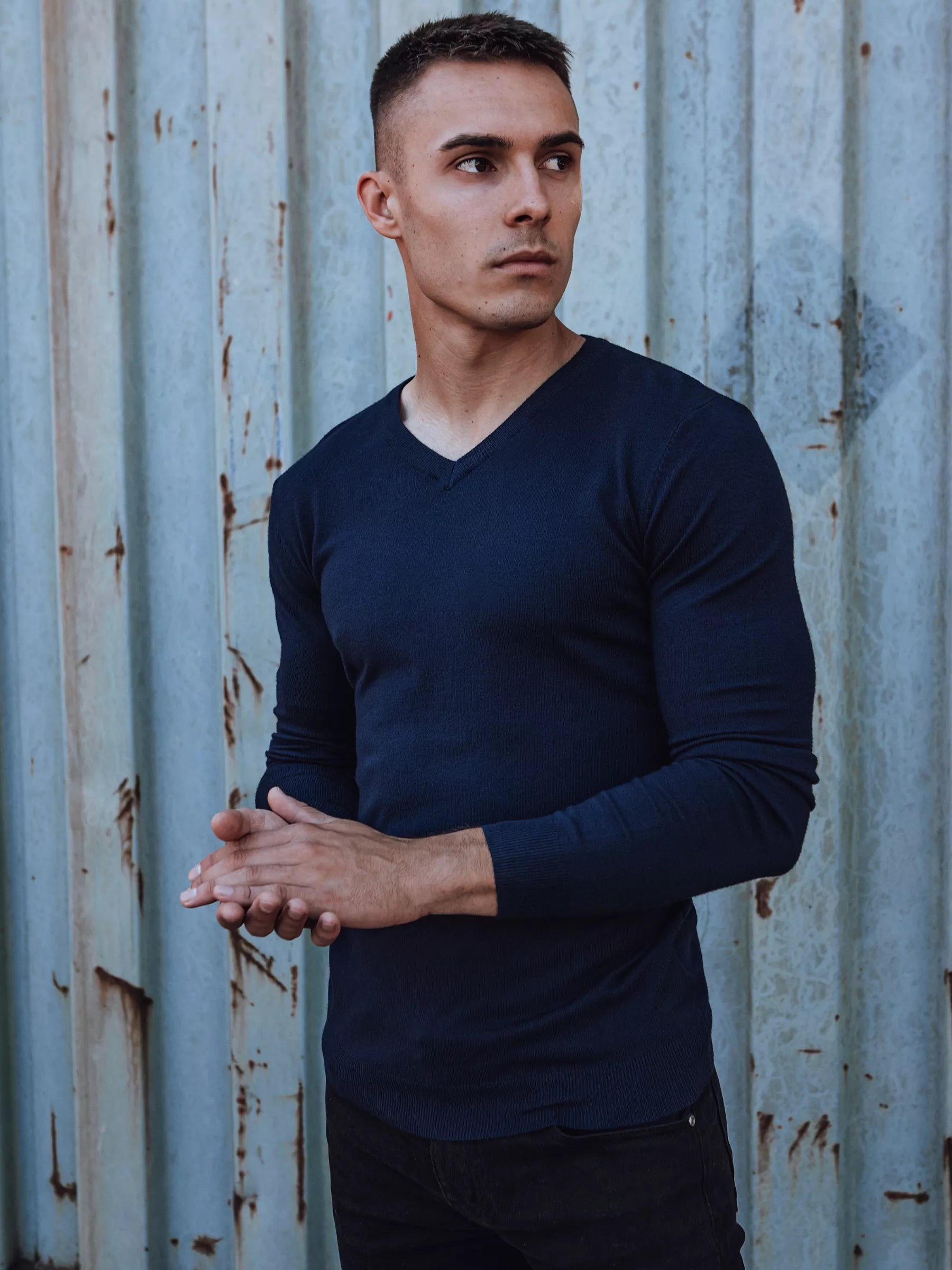 Tamsiai mėlynas vyriškas megztinis Henri